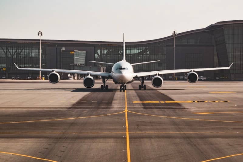 Luton Airport (LTN) taxi transfer from Walton On Thames by CABS WALTON - 50 miles, ~1h 15m journey