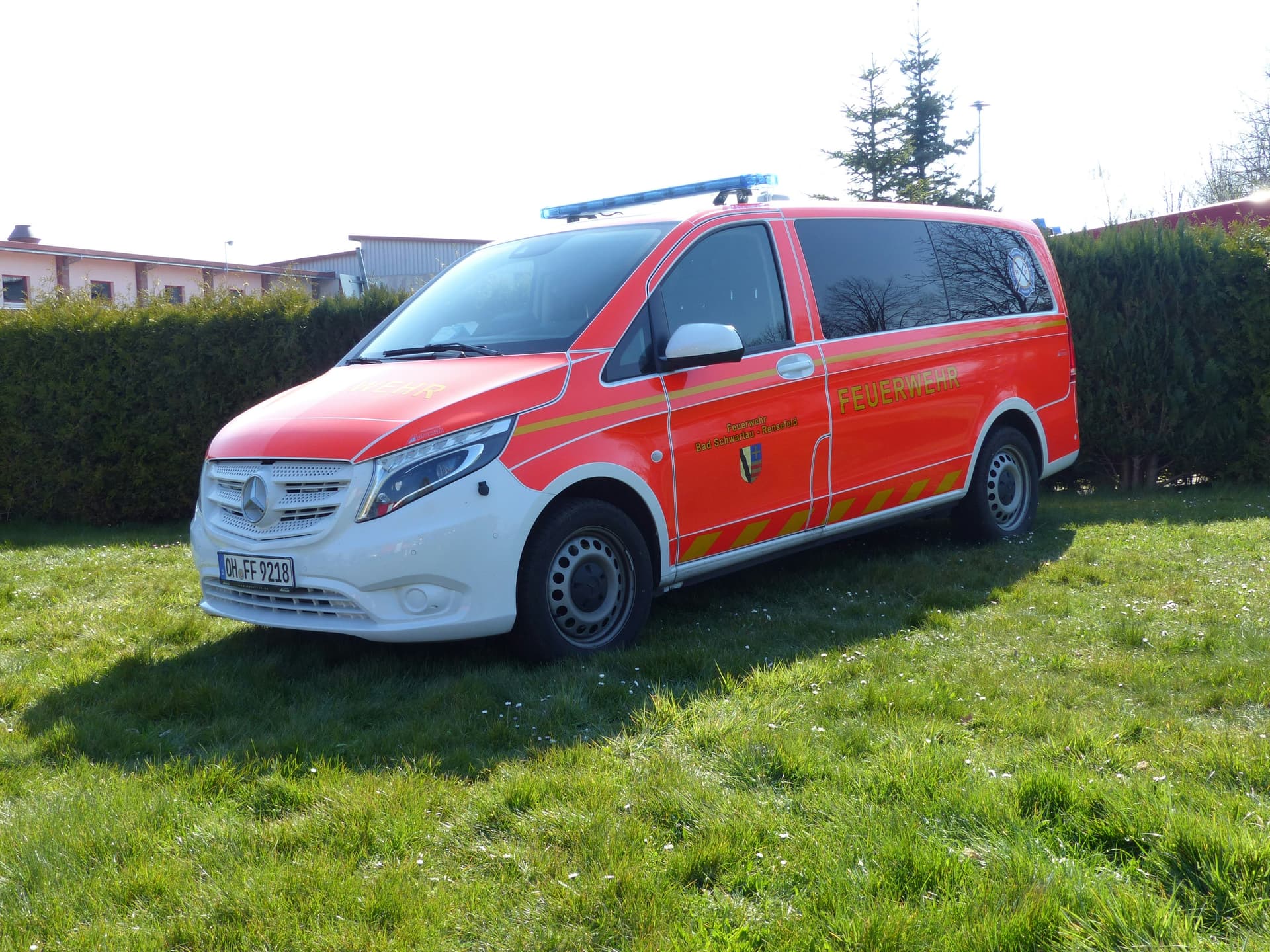 Minibus Mercedes V Class 2026 taxi vehicle - CABS WALTON Walton On Thames airport transfer fleet - 1-8 passengers 8 Large Bags